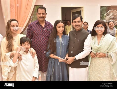 NEW DELHI, INDIA - MAY 3: BJP leader Syed Shahnawaz Hussain with Rajiv Pratap Rudy and family ...