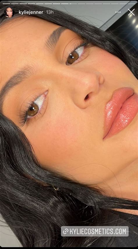 Kylie Jenner returns to Instagram and her makeup looks incredible