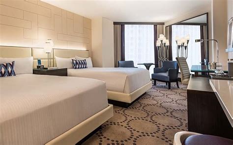 Harrah's Rooms & Suites | Photos & Info | Las Vegas Hotels