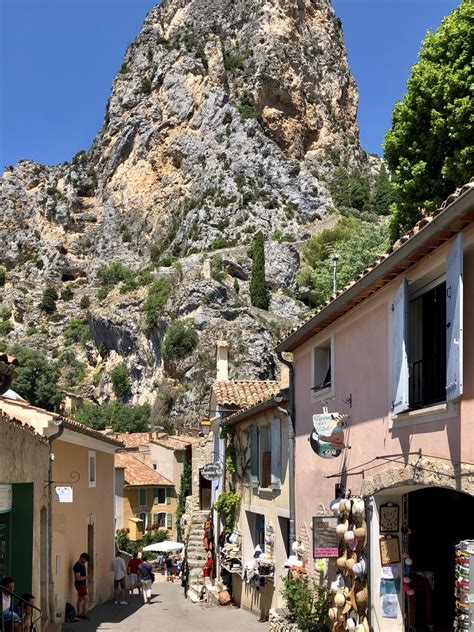 Moustiers Sainte-Marie - French Riviera Guide for you!