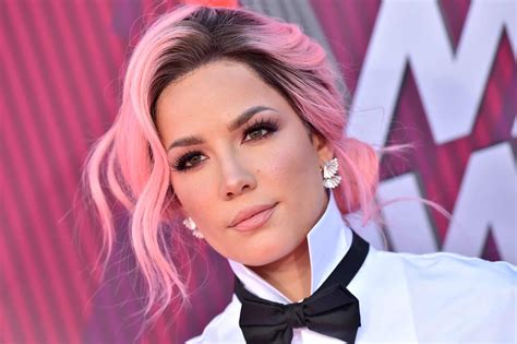 10 Best Halsey Songs of All Time - Singersroom.com