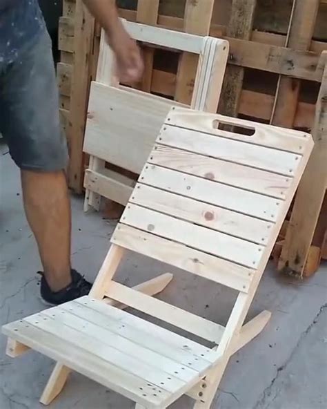 Space-Saving Furniture Projects [Video] [Video] | Diy pallet furniture ...