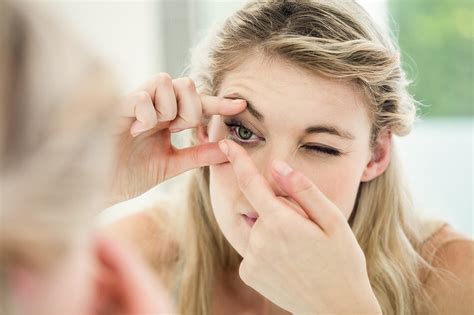 First Time Wearing Contacts? Here's What to Expect | Perfectlens Canada