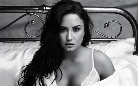 2880x1800 Demi Lovato Monochrome 4k Macbook Pro Retina HD 4k Wallpapers ...