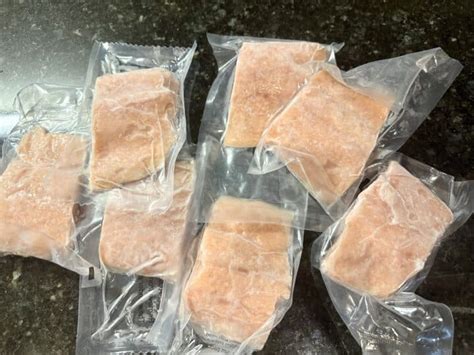 How to cook/bake frozen salmon fillets in the oven easy way - Delicious ...