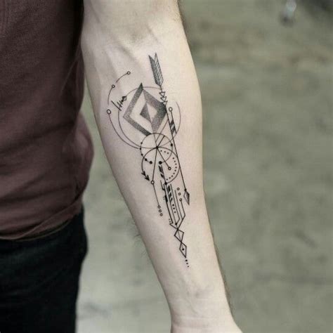 Pin auf Tatouage | Geometrische tattoos, Form tattoo, Geometrie tattoo