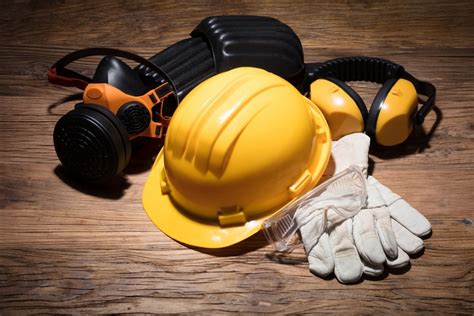 6 Types of Construction Safety Gear and How to Use Them - Elements Magazine