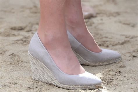 8 Best Monsoon Footwear For Women This Season