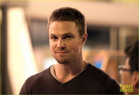Stephen Amell: Yoga Poses Have No Regard for Testicles!: Photo 2912059 | Photos | Just Jared ...