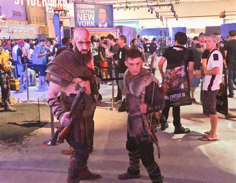 Collider Video på Twitter: "Kratos and Atreus Cosplay here at #E3! # ...