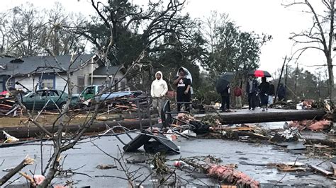 Tornado hits southern Mississippi reportedly killing at least 4 people ...