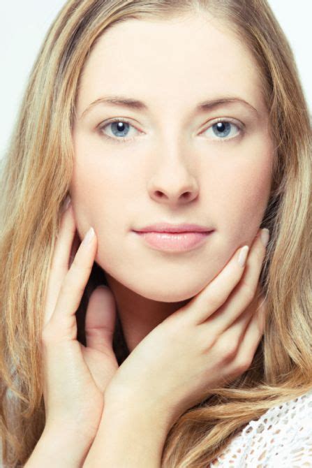 7 Ingredients People with Sensitive Skin Must Avoid (Beauty High) | Pale skin, Sensitive skin ...