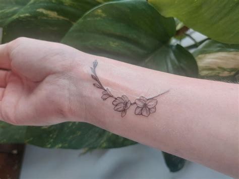 Your Handy Guide To Wrist Tattoos – Stories and Ink