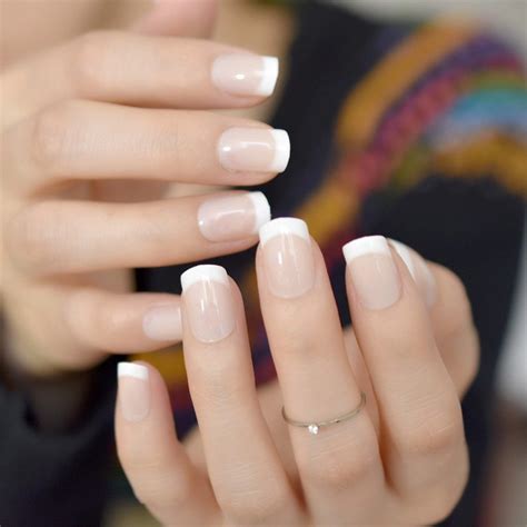 French Manicure: A Step by Step Guide with How to do it at Home - Go ...