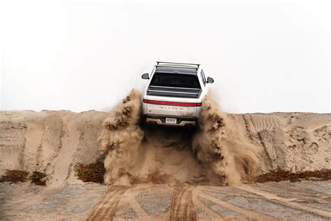 Rivian R1 Ripping up the Trails in Off Road Testing - The Gear Bunker