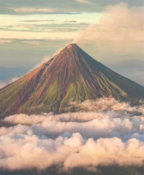 Discover MNL on Instagram: “#DMTravelSeries The pride of Albay 🌋 Location: Mayon Volcano ...
