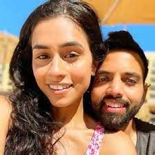 Akaash Singh Wife - Hollywood Actress Measurements Bra Size Height Weight