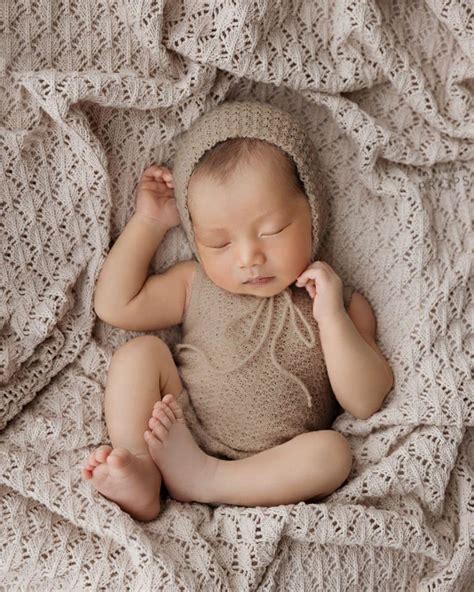 Newborn Photo Outfits: How to Add Variety to Your Gallery Easily