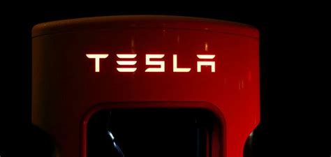 Tesla entwickelt eigene KI-Chips fürs autonome Fahren