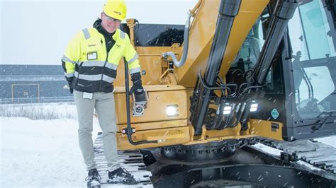 World’s first industrial electric excavator has a 300 kWh battery pack ...