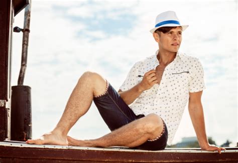 Cool Summer Beach Outfits For Men - Valuxxo