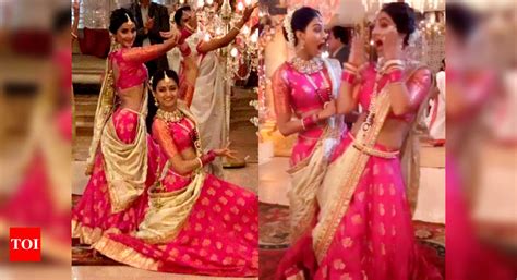 Kasautii Zindagii Kay’s Hina Khan and Erica Fernandes twin in pink saris and they look ravishing ...