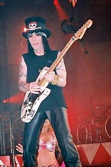 Mötley Crüe guitarist Mick Mars - AliysaGrieg