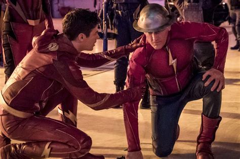 Photo de John Wesley Shipp - Flash (2014) : Photo John Wesley Shipp, Grant Gustin - Photo 8 sur ...