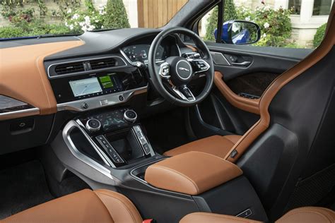 Jaguar I-PACE Interior & Infotainment | carwow