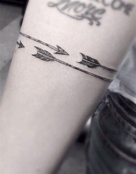 40 Unique Arm Band Tattoo Designs | Tatuajes femeninos en la muñeca, Tatuajes flechas y Tatuaje ...