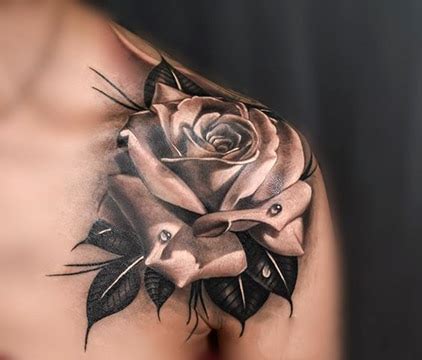 Diseños de rosas para tatuar en el brazo para mujeres