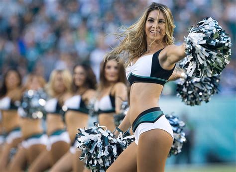 NFL CHEERLEADERS GET READY FOR 2017 BEN PARKWAY DRAFT! | Fast Philly Sports