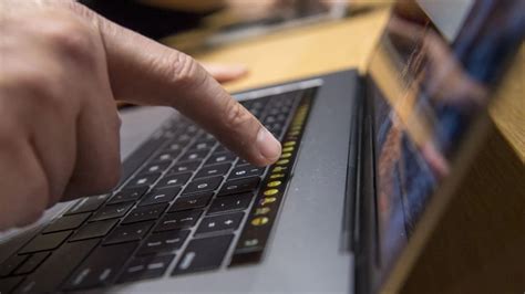 16-Inch MacBook Pro With New Keyboard may Launch Today - Tech2style