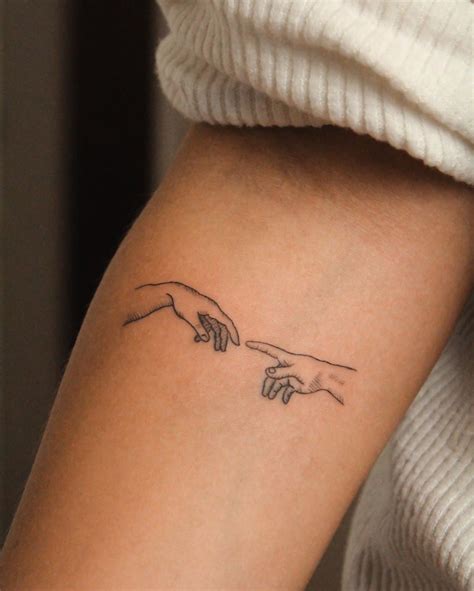 15 Beautiful Minimalist Tattoos For Women – The FSHN