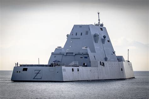 USS Zumwalt [2048x1365] : r/WarshipPorn