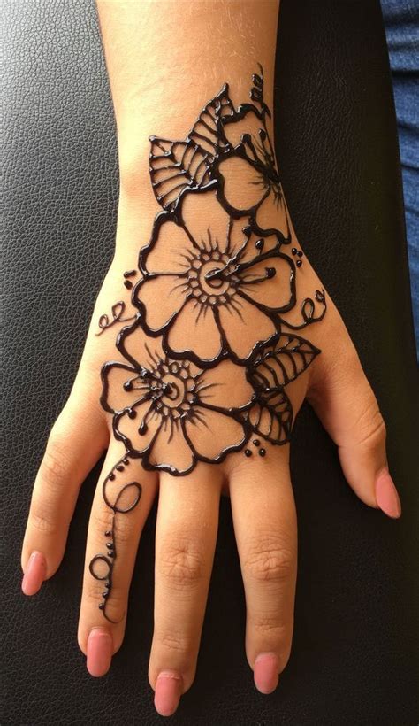 70 Minimal Henna Designs : Cute Large Flower I Take You | Wedding Readings | Wedding Ideas ...