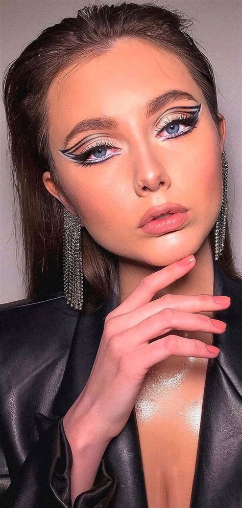 50 Gorgeous Makeup Trends to Try in 2022 : Euphoria Graphic Lines I ...