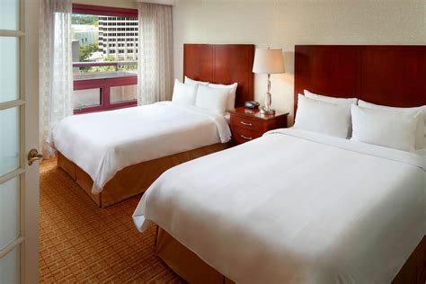 Hotel in Atlanta with Skyline View | Atlanta Marriott Suites Midtown