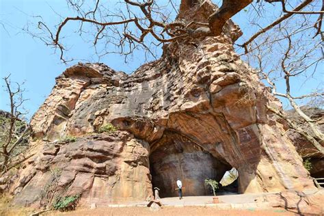 Bhimbetka Rock Shelters: Drive into the Prehistoric Art of India - Travelb