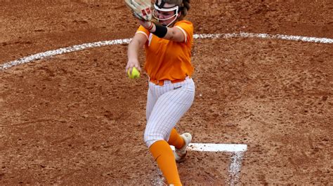 Lady Vols softball projected to finish second by SEC coaches