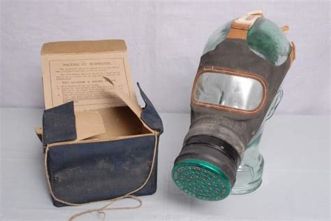 Adults Gas Mask and cardboard box WWII: