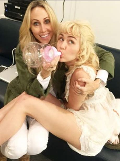 This snap of Miley Cyrus and her mum Tish basically terrified us to our core when... - Capital