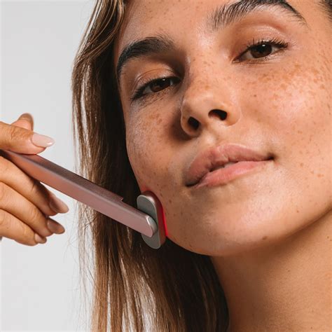 How Red Light Therapy Wand Improves Skin Elasticity | Blog - SolaWave
