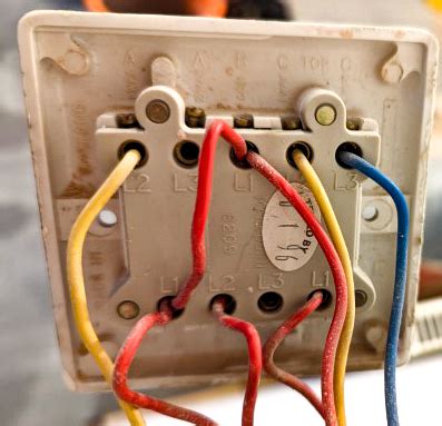 3-wayLight Switch Wiring (UK old to new colours) - Home Improvement Stack Exchange