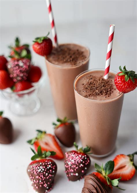 Chocolate Strawberry Smoothie for Valentine's Day | Elizabeth Rider