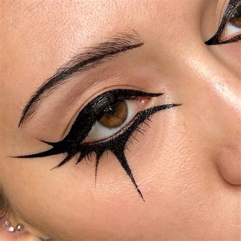 15 How to Make Eye Makeup on Halloween in 2019 - Lieridaocao Blog #makeuplooks 15 How to Make ...