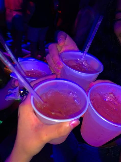 drinks with friends aesthetic | Party night club aesthetic, Nightclub aesthetic, Alcohol aesthetic