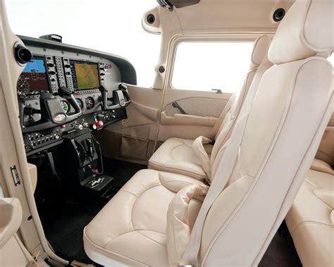 Cessna 172 cockpit … | Cessna 172, Aircraft interiors, Cessna aircraft