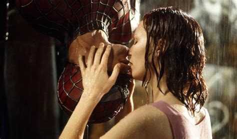 9. That upside-down kiss - Spider-Man's 15 most iconic moments - Pictures - CBS News