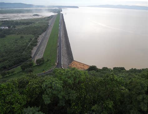 Tourism Places And Wild life, India: HIRAKUD DAM